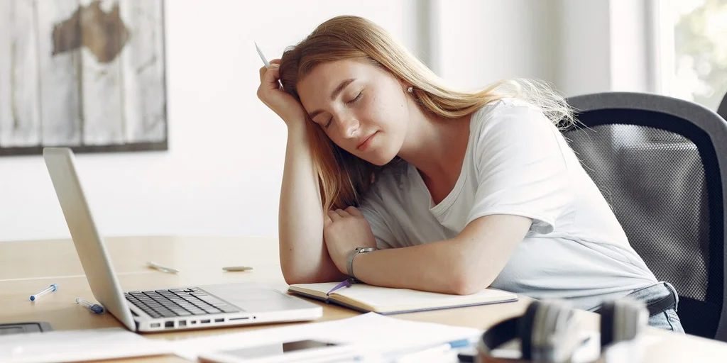 fatigue meaning in hindi