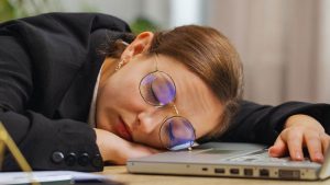 fatigue meaning in hindi